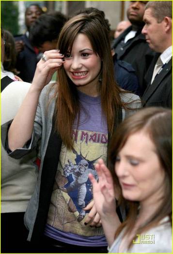 demilovato_net-leavingradio1-0004 - demi lovato