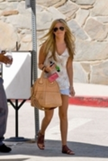 EGHYFLFUTIRBJORVFKD - Ashley