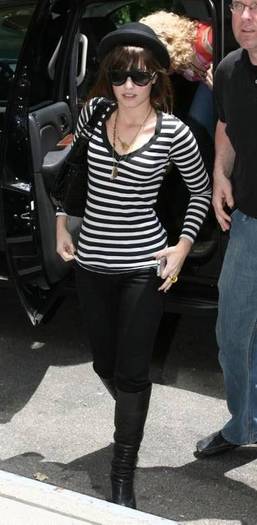 demilovato_net-june12candids-0002 - demi lovato