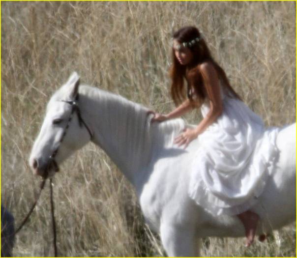 miley-cyrus-white-horse-photo-shoot-02