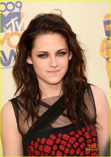 Kristen Stewart - Cel mai bine imbracata vedeta de la MTV Movie Awards