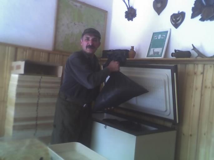 20-04-08_1609; dupa curatire pungiile se introduc la congelator
