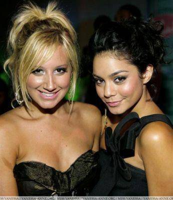 19 - poze vanessa and ashley