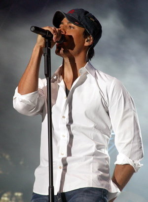 10628_1111566109595_1240166348_30265791_5059921_n - enrique iglesias