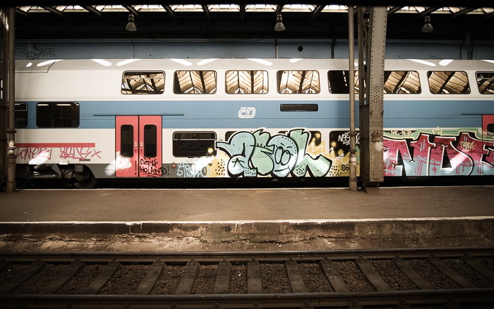 949_trainwithgraffittiathlavninadraziprague_1440x900