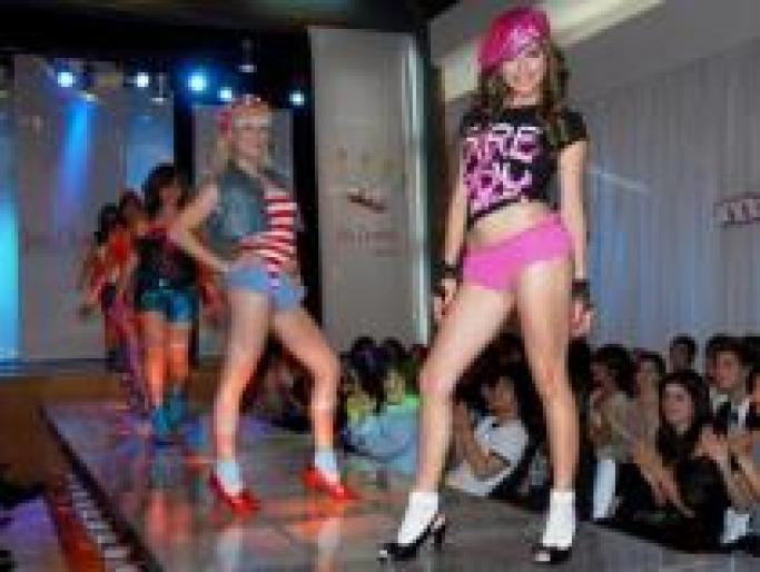 JZKMCSJDDJEXCACDNAS - brenda anicar