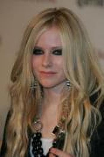 UTHIKVBMTFXJNIOBBZQ - avril lavigne