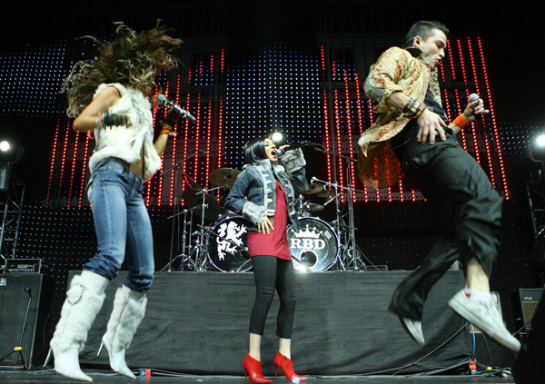 11750850maurica12820068on3 - cupluri REBELDE