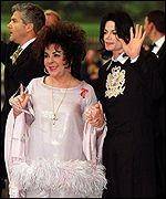 liz_taylor_tribute_london_2000_small[1] - Poze Michael Jackson