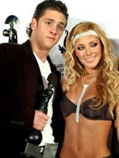 2005386000630502084_rs - anahi y christopher