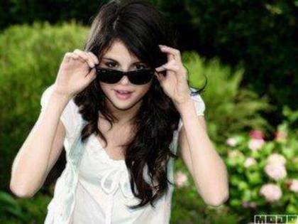 ochelari! - Selena Gomez