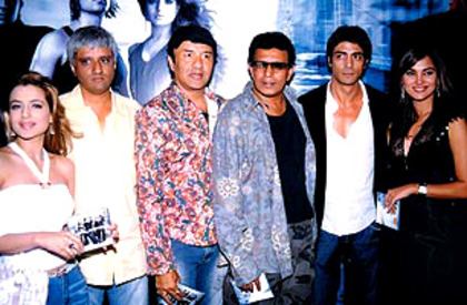Amisha,directorul filmului,cnv,Mithun,Arjun si Lara