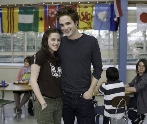 Twilight-Behind-the-Scenes-twilight-series-6159943-476-402[1]