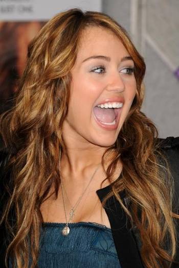 28tcie8 - poze miley cyrus