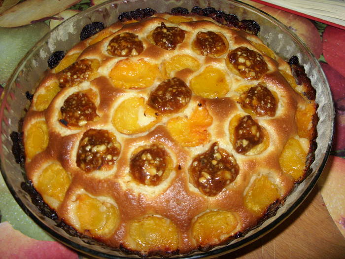 am adaugat un pic de gem de caise cu nuca prajita