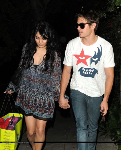 30jsg8y - Zac Efron Vanessa Hudgens Its Ammore