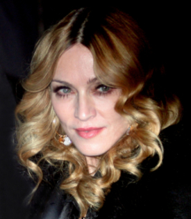 madonna-malawi-officials-thumb-250-0-18