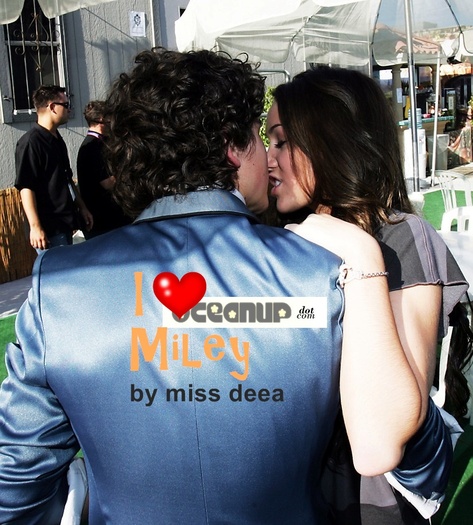 nick-jonas-miley-cyrus-summer-kiss - banda desenata 1