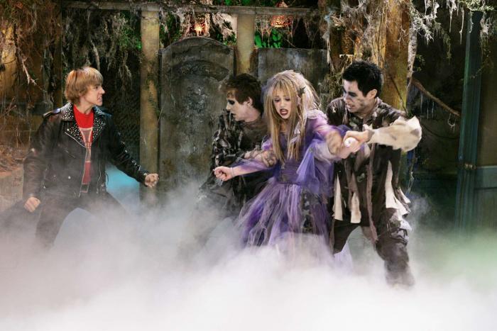 More-Than-A-Zombie-to-Me-hannah-montana-1502149-2560-1707