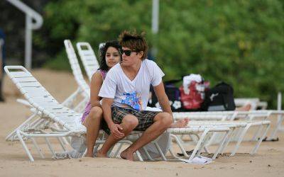 normal_zanessa_beach_candid_023