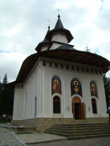 DSC03658 - 18 aprilie - statiunea si Manastirea Durau si lacul Bicaz
