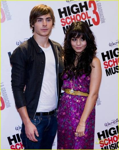 zacefronvanessahudgensmpb3 - vanessa and zac in mexic