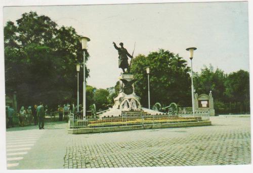 Statuia lui Tudorica Dorobantu (pe cand se afla in Parcul Central) - Turnu Magurele - Poze Vechi
