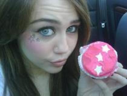 AYJGMDVXVQIJJIFTWNS - poze rare miley