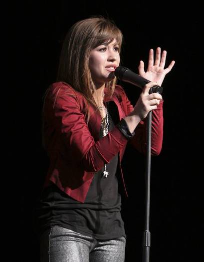 demilovato_net-burninguptourbethelny-0002 - demi lovato