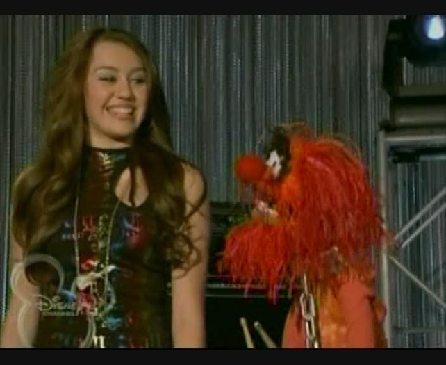 QNZZCSOBZRUSTEPVEUN[2] - poze hannah montana