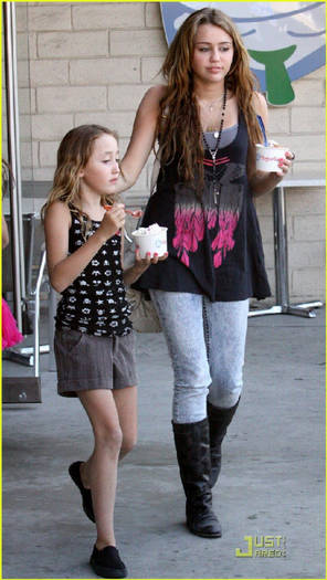 35l9ag5 - Miley Cyrus