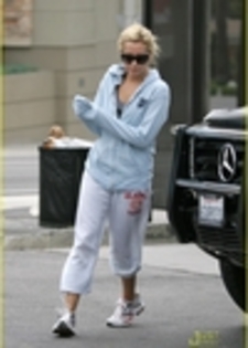 thumb_009 - ASHLEY TISDALE 12 OCTOMBRIE 2009