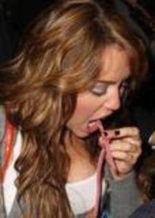 th_miley_cyrus_loves_her_candy - miley poze rare