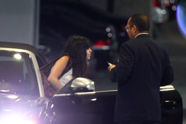 Vanessa+Hudgens+Texting+Valet+CCeDEp7TK63l