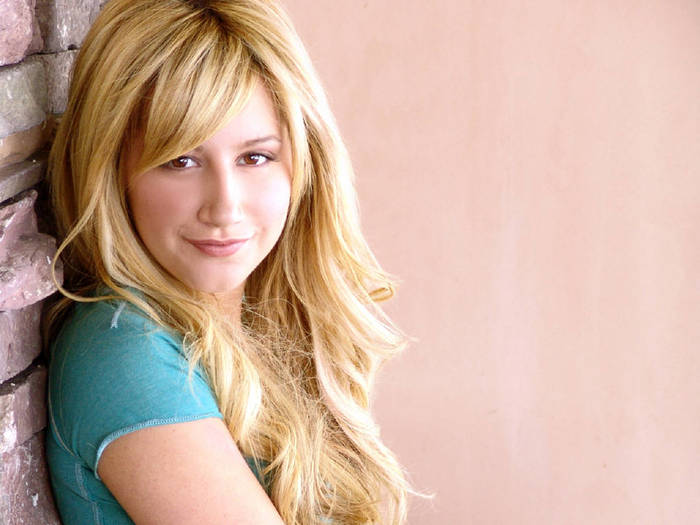 Ashley Tisdale 16