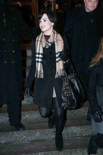 rw4cuc - demi lovato