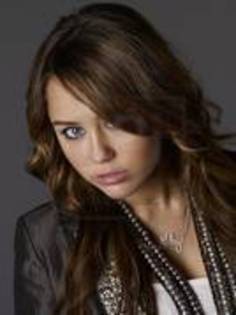 (7) - Miley Cyrus-Sedinta Foto 20