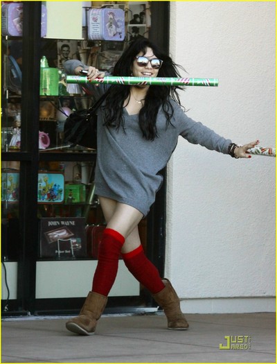 vanessa-hudgens-red-strockings-20 - Vanessa Hudgens Red Stocking Silly