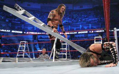 017524148 - Jeff Hardy vs Edge Ladder Match Extreme Rules