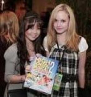 NKWDPPZEUYBQGIEXQQG - Meaghan Martin - Tess Tylor