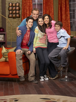 The-Family-wizards-of-waverly-place-479558_300_399[1]