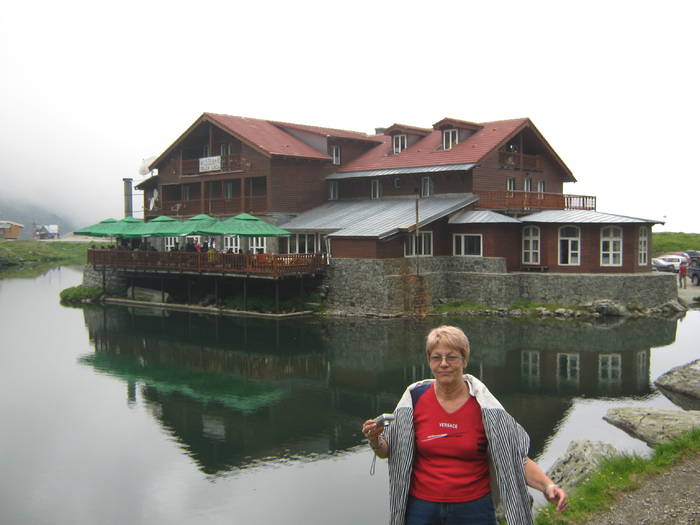 TRANSFAGARASAN 04.07.2009 069; CABANA BALEA LAC, MANCAREA FOARTE BUNA SI NU SCUMPA
