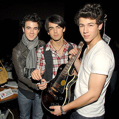 STBHDTVHCTZXHOSMKGD - Jonas Brothers