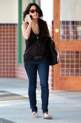 Vanessa Hudgens Out Beverly Hills t49c1gRlFRil - vanessa anne hudgens