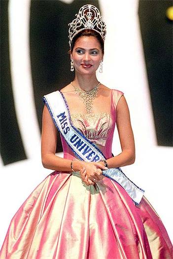 Lara-Miss Univers 2000