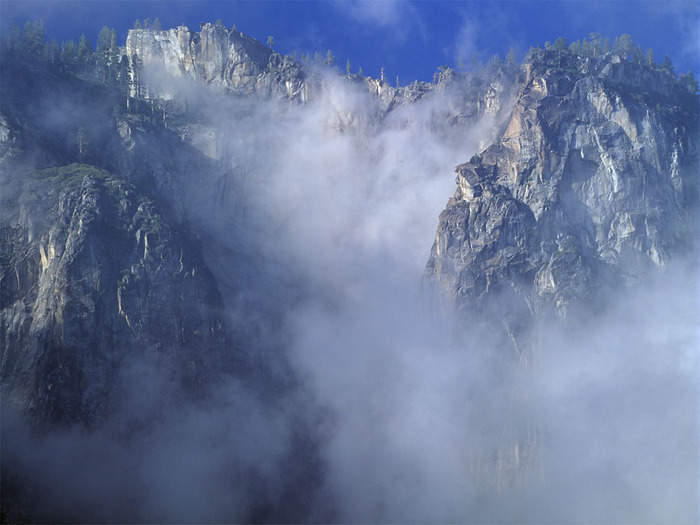 Cliff in Clouds - Diverse imagini