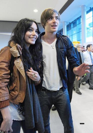 ICUOPHIWAZAWWPYCCUL - Vanessa and Zac