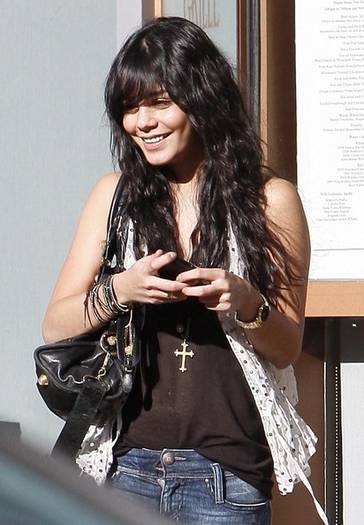 Vanessa Hudgens Out Hollywood -BWikzeqGHzl