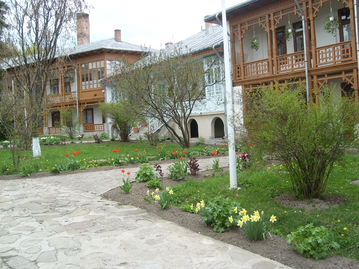 SL271545 - Manastirile din Moldova-Cheile Biazului-Lacul Rosu