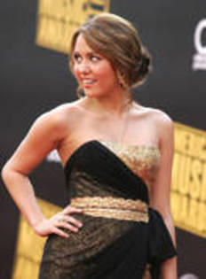 LBIGXFDEYDEKNOUNYDT - imagini Hannah-Miley